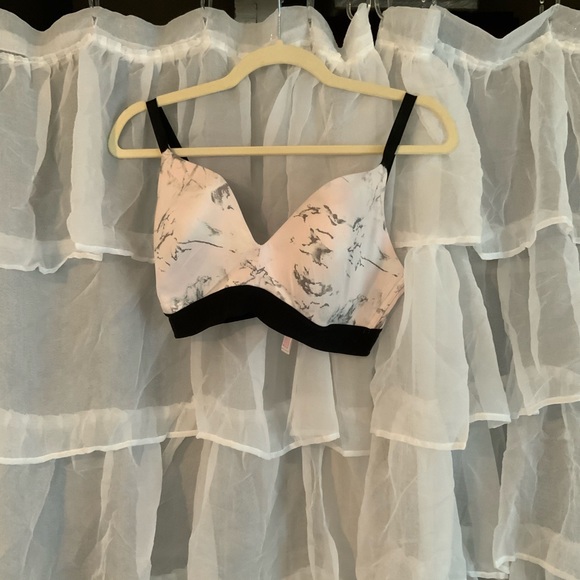 PINK Victoria's Secret Other - PINK Victoria’s Secret brand camo bra